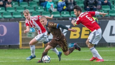 como o lateral define o sucesso da defesa em linha