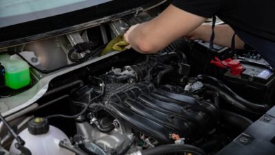 como trocar o fluido do freio